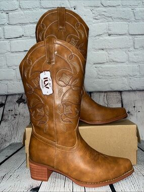 NWT IUV Women’s Western Cowboy Boots Size 7.5